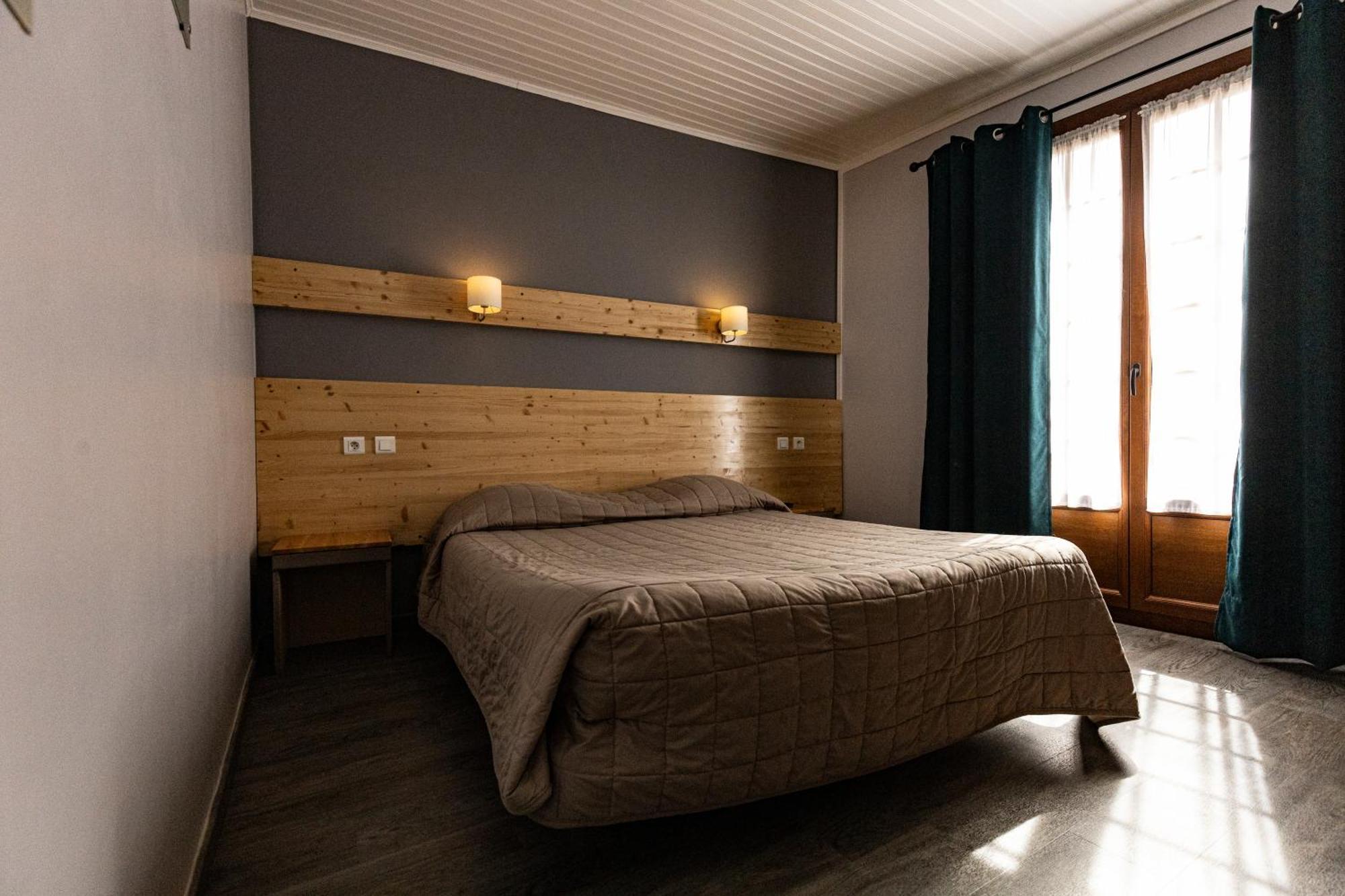 Hotel Le Coq D'Or Les Angles (Pyrenees-Orientales) Exterior foto